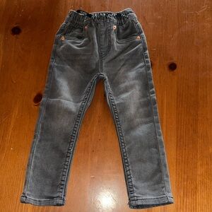 2T black Levi’s skinny knit pull on jeans